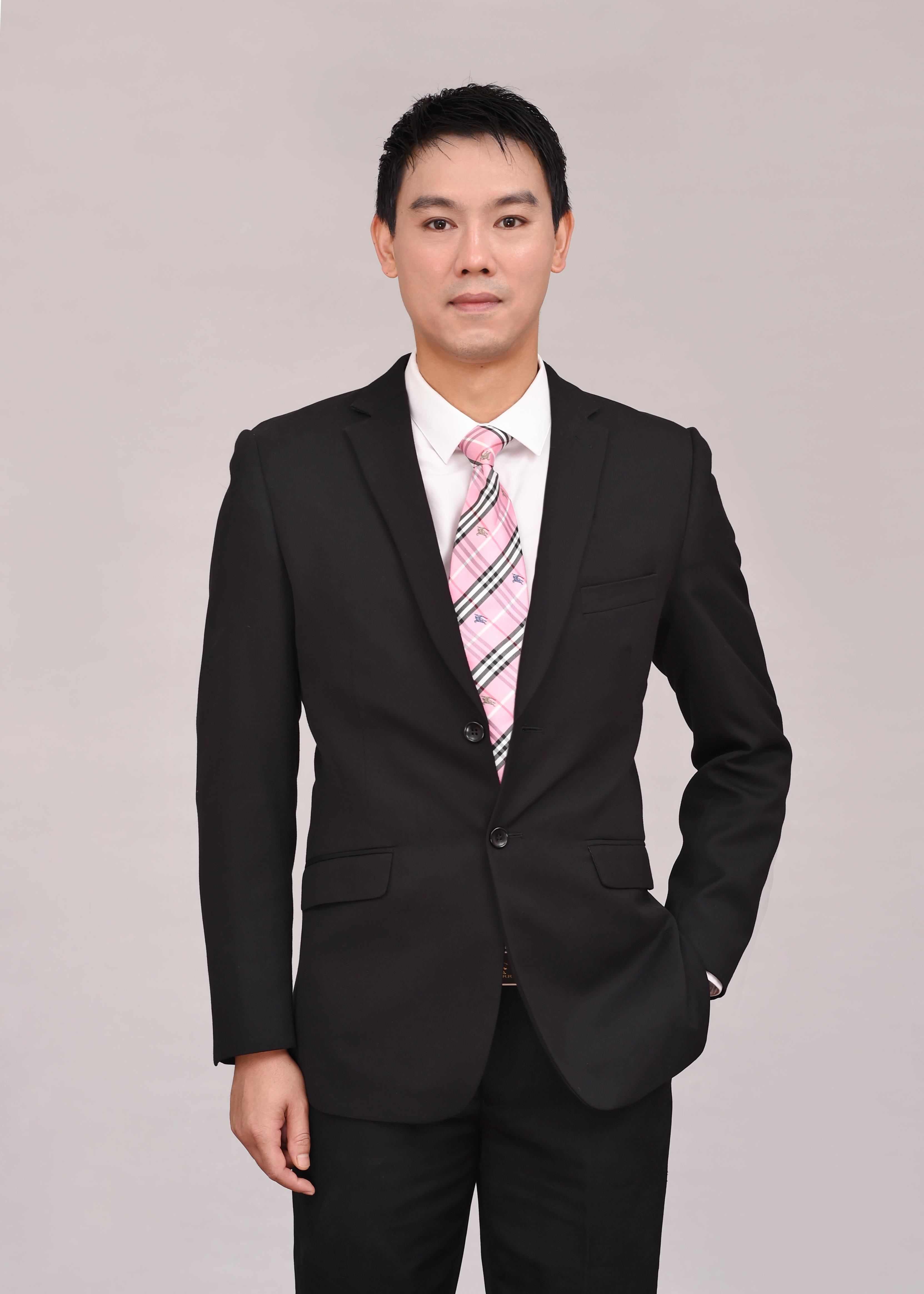 韩发英 灯光与摄影艺术负责人